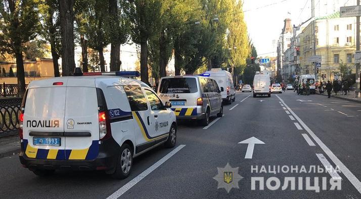 Нацполіція провела профілактичну бесіду з сотнею громадян з-під Лаври