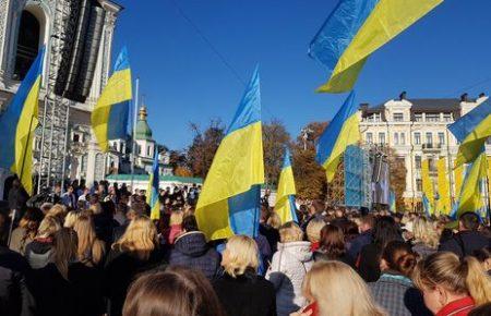 На Софійській площі в Києві почався подячний молебень (ВІДЕО)