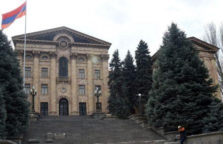 Позачергові вибори у Вірменії призначили на 9 грудня