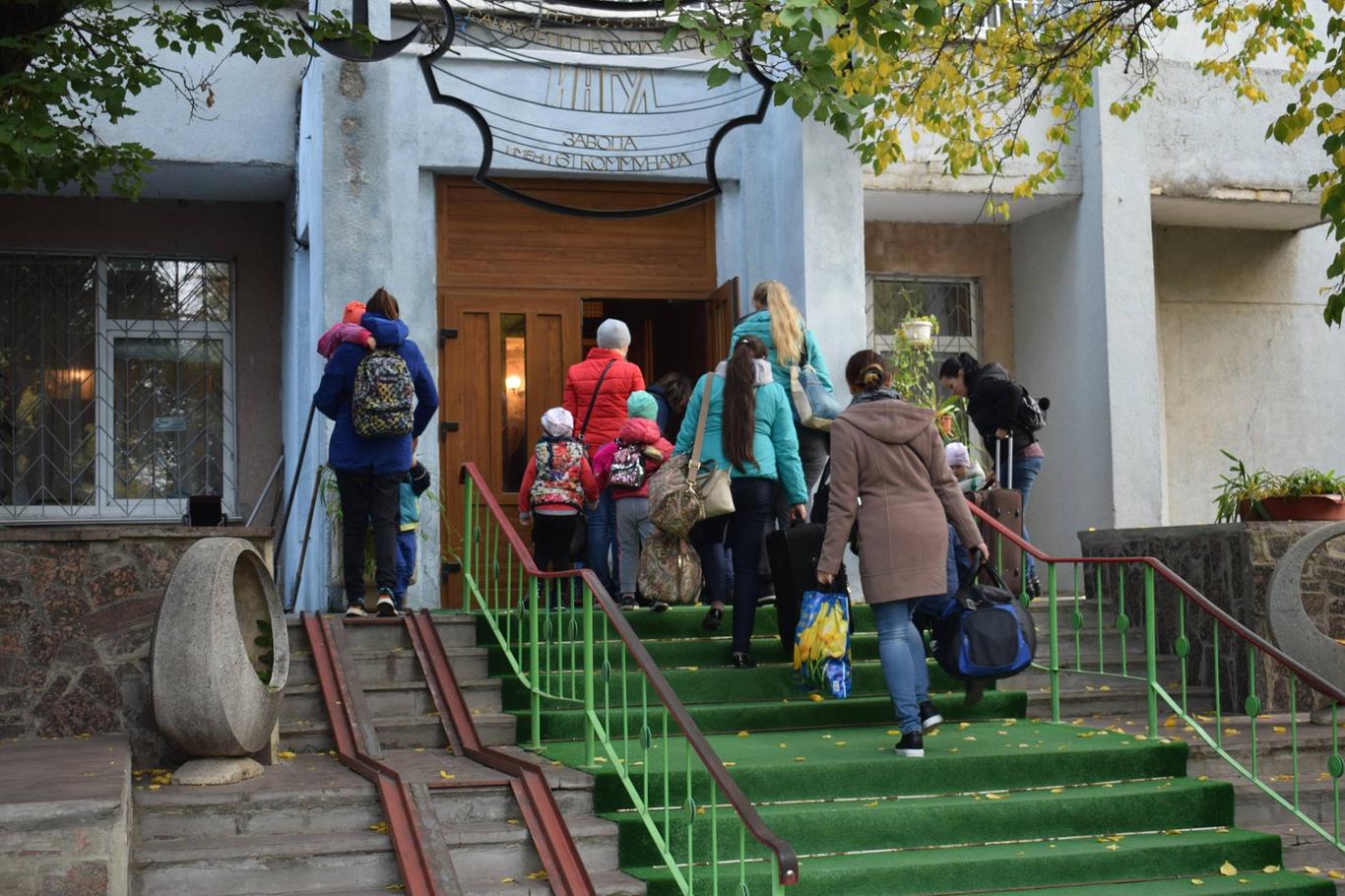 Вибухи на складах біля Ічні: 60 людей відправили на оздоровлення до Миколаєва