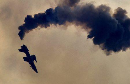 У районі катастрофи навчального літака Л-39 знайшли фрагменти тіл обох льотчиків — Міноборони РФ