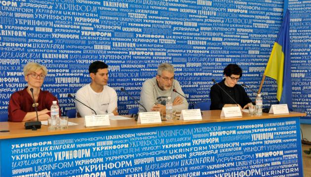 Режисер Ахтем Сеітаблаєв та лідер гурту «Антитіла» Тарас Тополя підтримали Громадське радіо