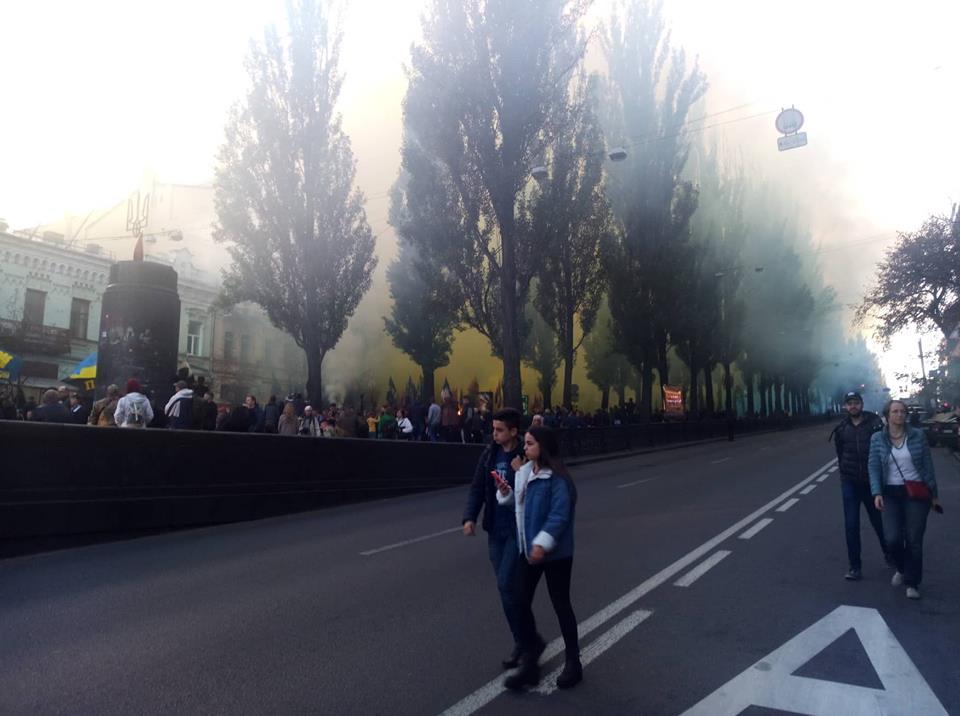 Вибухові пакети та фаєри — як проходить марш УПА в Києві