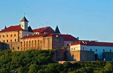 У Мукачівському замку «Паланок» угорського орла хочуть замінити на герб України