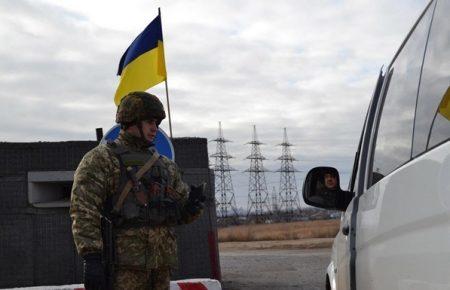 На Донбасі бойовики обстріляли КПВВ Мар’їнка — МВС