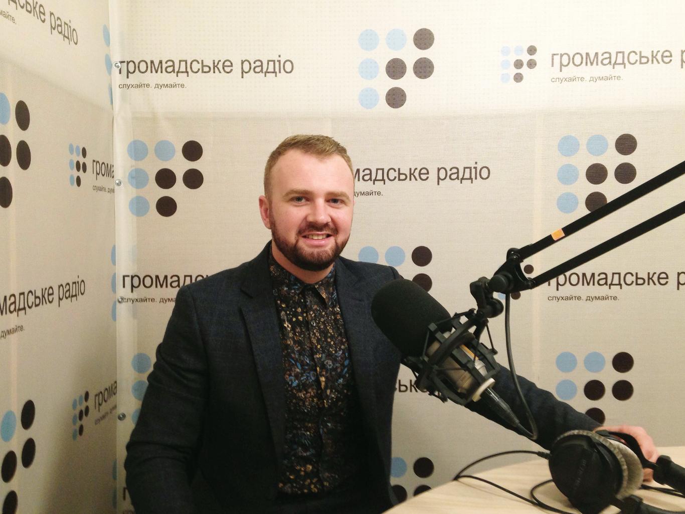 Я рано втратив батьків, тому добре розумію, навіщо займатися благодійністю — співак Роман Скорпіон