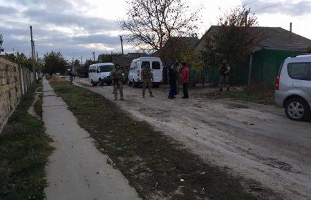 В окупованому Криму обшукали будинок родини Аблямітових: подружжя наразі перебуває у ФСБ Сімферополя