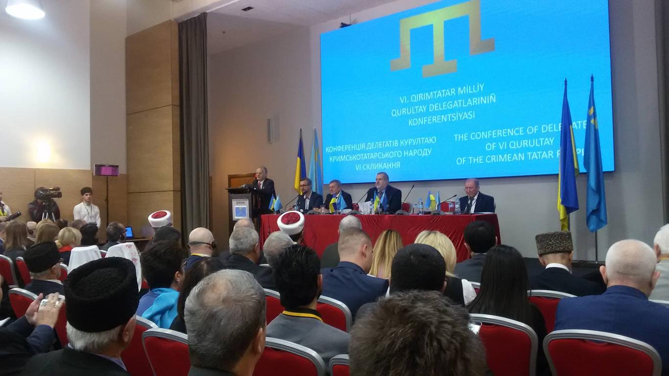 Комісія готує зміни до Конституції щодо статусу Криму