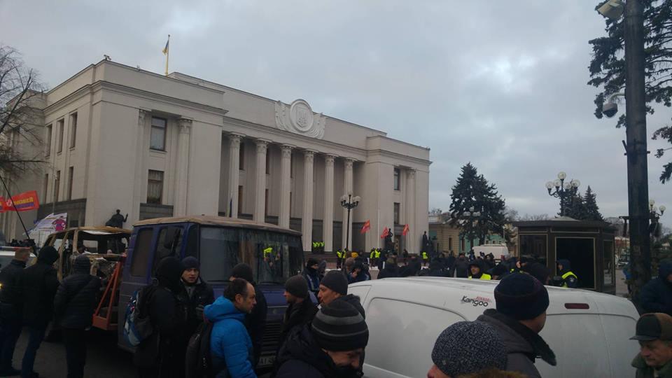 У Києві під час акцій протесту власників «євроблях» затримали трьох людей — поліція