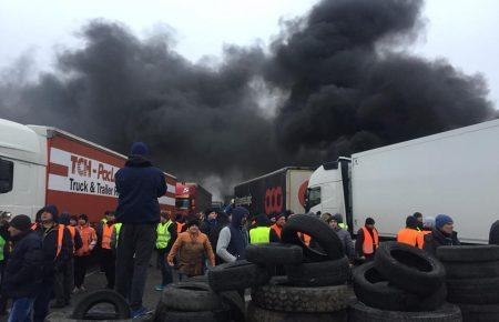 На пункті пропуску «Ягодин» сталися сутички між автомобілістами-протестувальниками і далекобійником