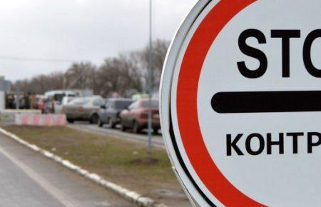 Правозахисниця: розпорядження про перетин лінії розмежування через КПВВ лише раз на добу — незаконне