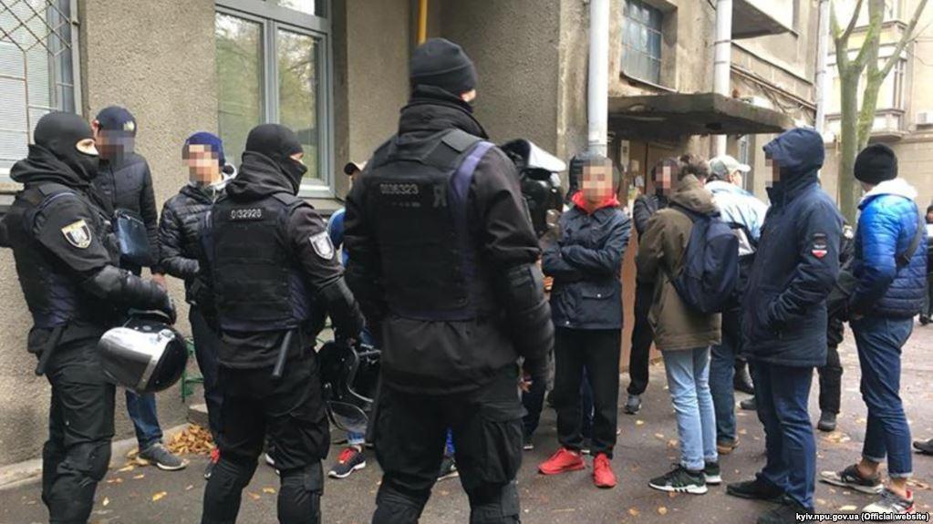 Затримані в урядовому кварталі: поліція перевіряє зв’язок між двома групами порушників