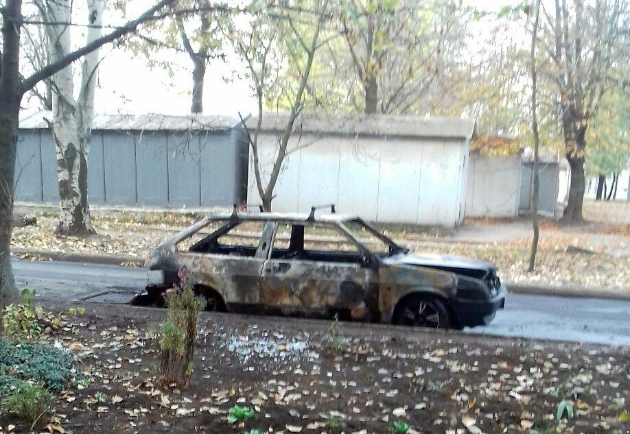 У Донецьку вибухнув автомобіль (ФОТО)