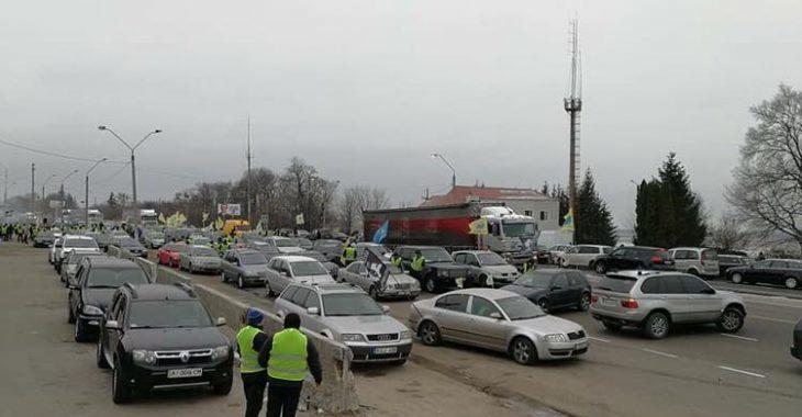 На Рівненщині під час сутичок із власниками «євроблях» двоє поліцейських отримали травми