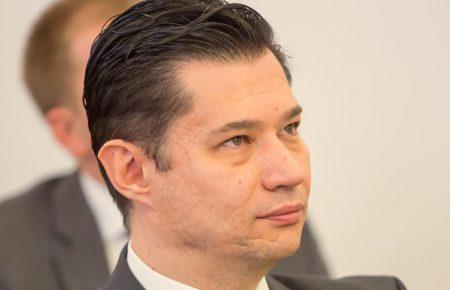 Професійно штовхав, хотів на бійку спровокувати — посол України в Австрії про інцидент із Гремом Філліпсом