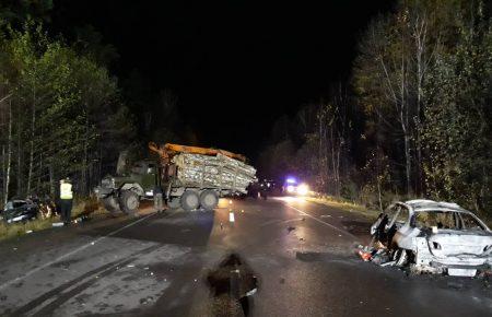 На Рівненщині лісовоз наїхав на дві машини, є загиблі та постраждалі — ДержСНС