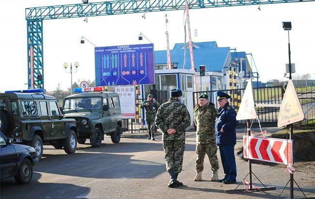 На кордоні почали працювати усі заблоковані протестувальниками пункти пропуску — прикордонники