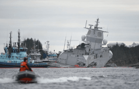 Біля берегів Норвегії зіткнулися нафтовий танкер і військовий фрегат