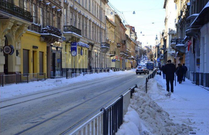 У Львові військова вантажівка зіткнулася з мікроавтобусом, 7 людей постраждали