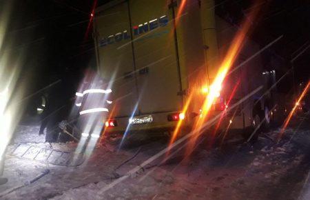 На Львівщині автобус зіткнувся з легковим авто, чотири людини загинули