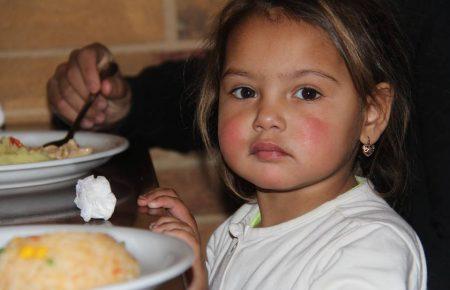 Типова ромська дівчинка