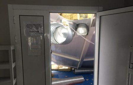 Поліція затримала трьох людей, які можуть бути причетні до обвалу даху спортзали школи у Вишневому