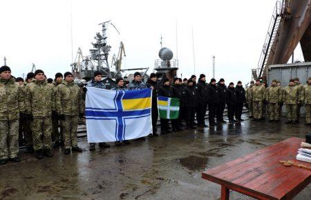 Військові в Маріуполі підтримали захоплених українських моряків (відео)