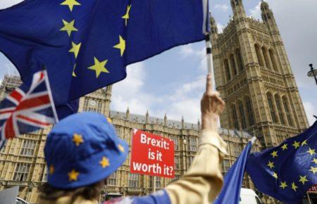 «Глибоко занепокоєні»: 2 роки з Трампом та провалений Brexit