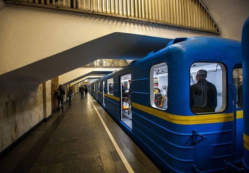 На зеленій гілці київського метро відновили рух після поломки поїзда