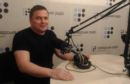 На блокпості в Щасті проросійські «тітушки» чергували разом із українськими ДАІшниками. Це було екзотично — журналіст