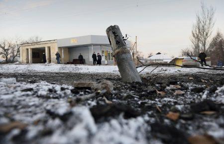 Бойовики обстріляли житлові будинки в селищі Золоте-5 — звіт СЦКК