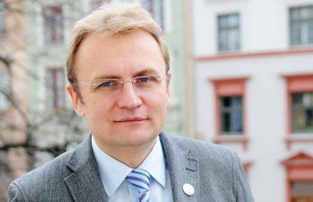 Олігархи мають сплачувати податки і не лізти в політику — Андрій Садовий