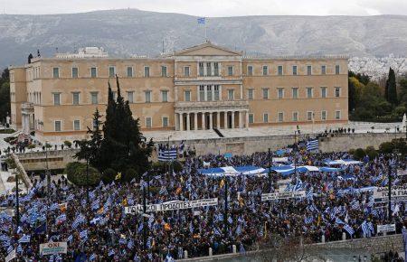 Сутички з поліцію та 30 поранених: в Афінах протестують проти угоди про перейменування Македонії