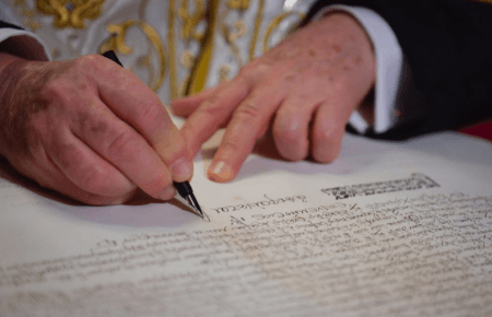 Суд не задовільнив позову проти Порошенка у справі звернення до патріарха Варфоломія про томос