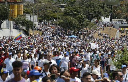 У сутичках на кордоні Венесуели та Колумбії загинули 2 і поранено понад 300 людей