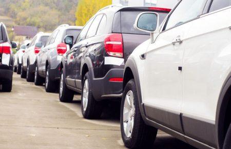 Біля будинку Порошенка влаштували акцію: вимагають розмитнення усіх авто за 300 євро