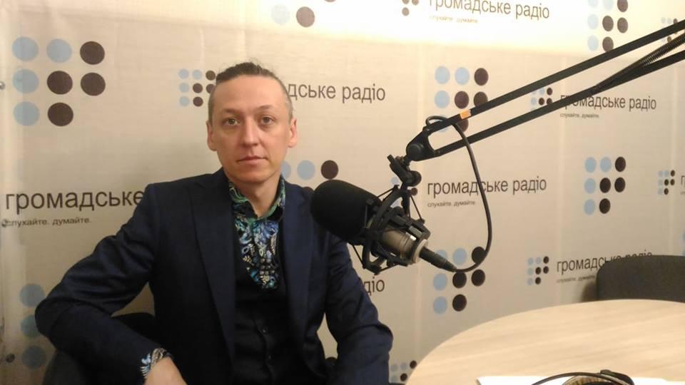 Мене впізнали і сказали: «Ей, цього патлатого давай сюди!» — радник міністра інформполітики про мітинги в Донецьку