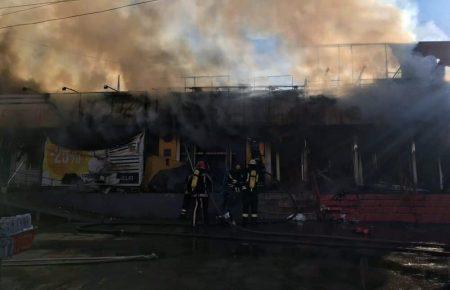 У Кривому Розі горіли торговельні павільйони (оновлено)