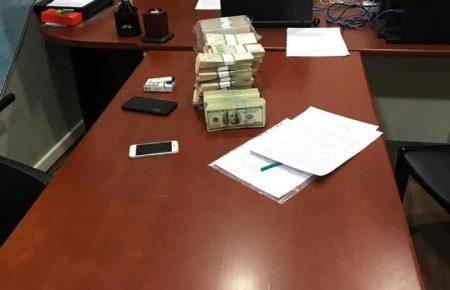 ГПУ затримала чоловіків, які пропонували 5 млн гривень за відмову від участі у виборах кандидатові Тимошенку