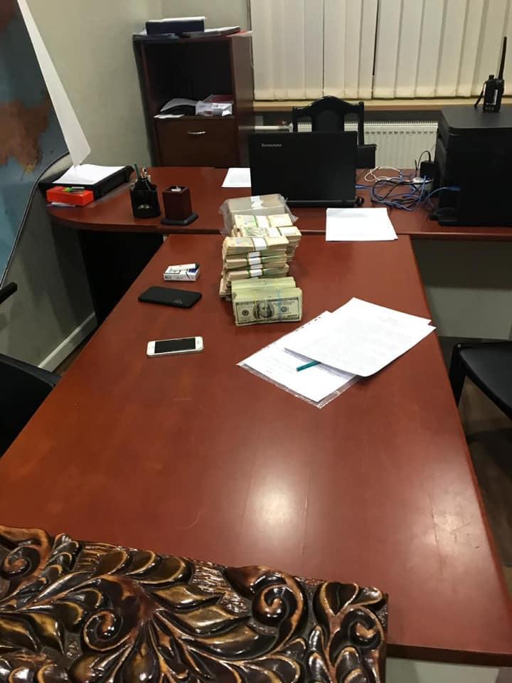 ГПУ затримала чоловіків, які пропонували 5 млн гривень за відмову від участі у виборах кандидатові Тимошенку