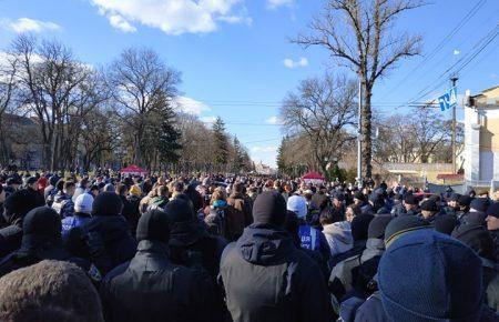«Свинарчуків за ґрати»: у Чернігові представники Нацкорпусу прийшли до Порошенка