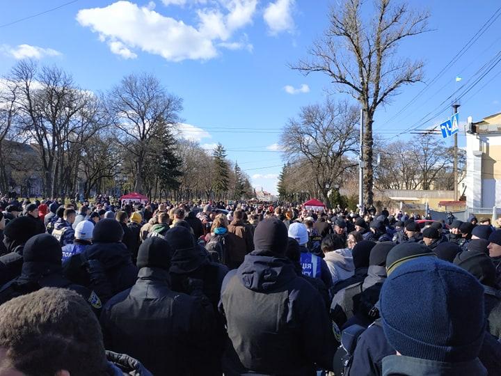 «Свинарчуків за ґрати»: у Чернігові представники Нацкорпусу прийшли до Порошенка