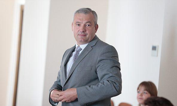 На суддю Усатого невідомий бризнув речовиною зі склянки, це схоже на залякування — поліція