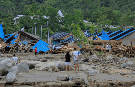 Кількість загиблих через повінь в Індонезії зросла до 73