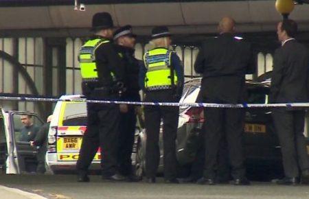 В офісах двох аеропортів та вокзалу Лондона виявили конверти з вибухівкою