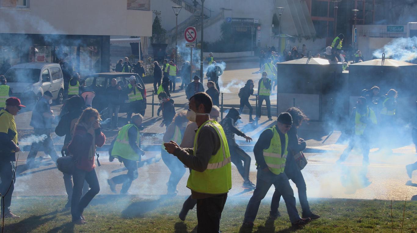 Протести «жовтих жилетів»: у Парижі затримали понад 30 людей