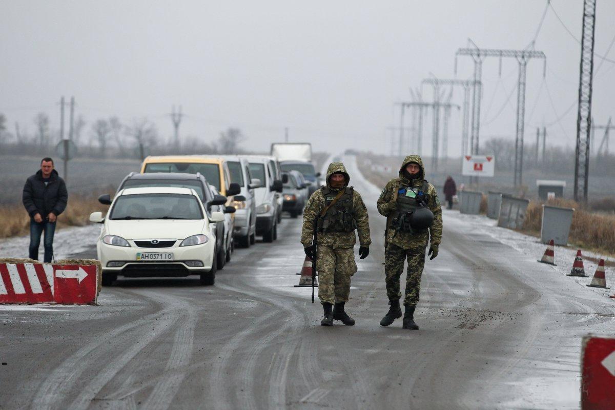 КПВВ: чому уряд так і не розробив новий порядок перетину лінії розмежування?