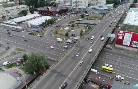 У Києві з 16 березня перекрили рух Шулявським мостом