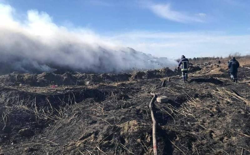 На Львівщині загорілося сміттєзвалище