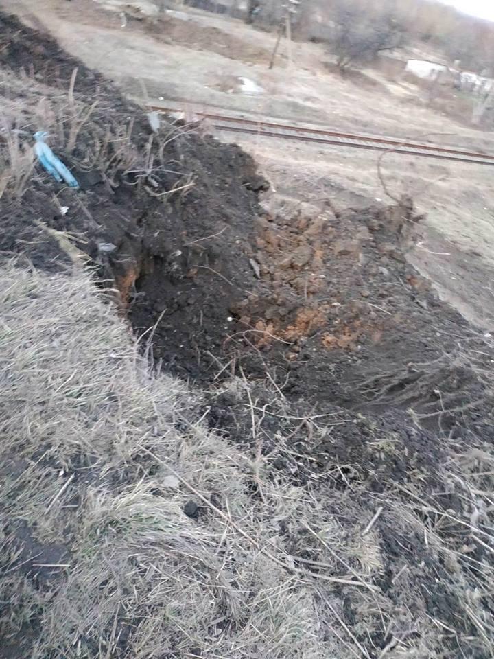 Бойовики «ЛНР» обстріляли житловий сектор у центрі Золотого — голова ВЦА (фото)